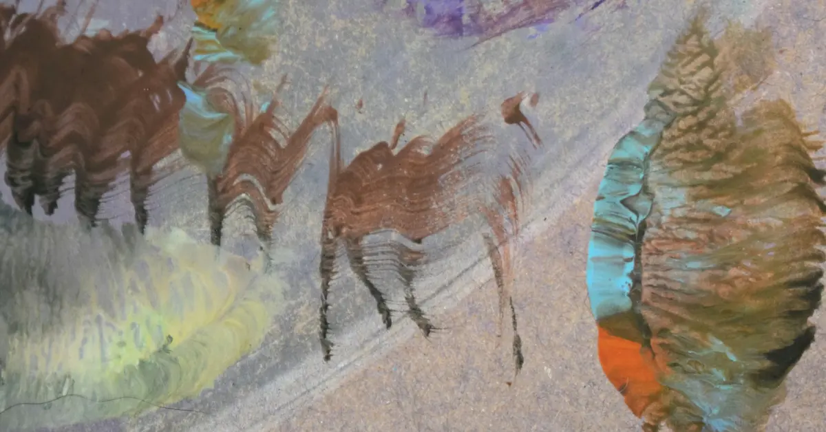 Do cats like big or small litter boxes